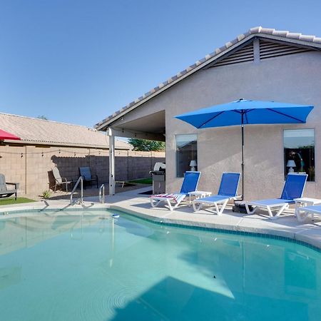 Sunny Surprise Getaway With Private Yard And Pool Villa Luaran gambar