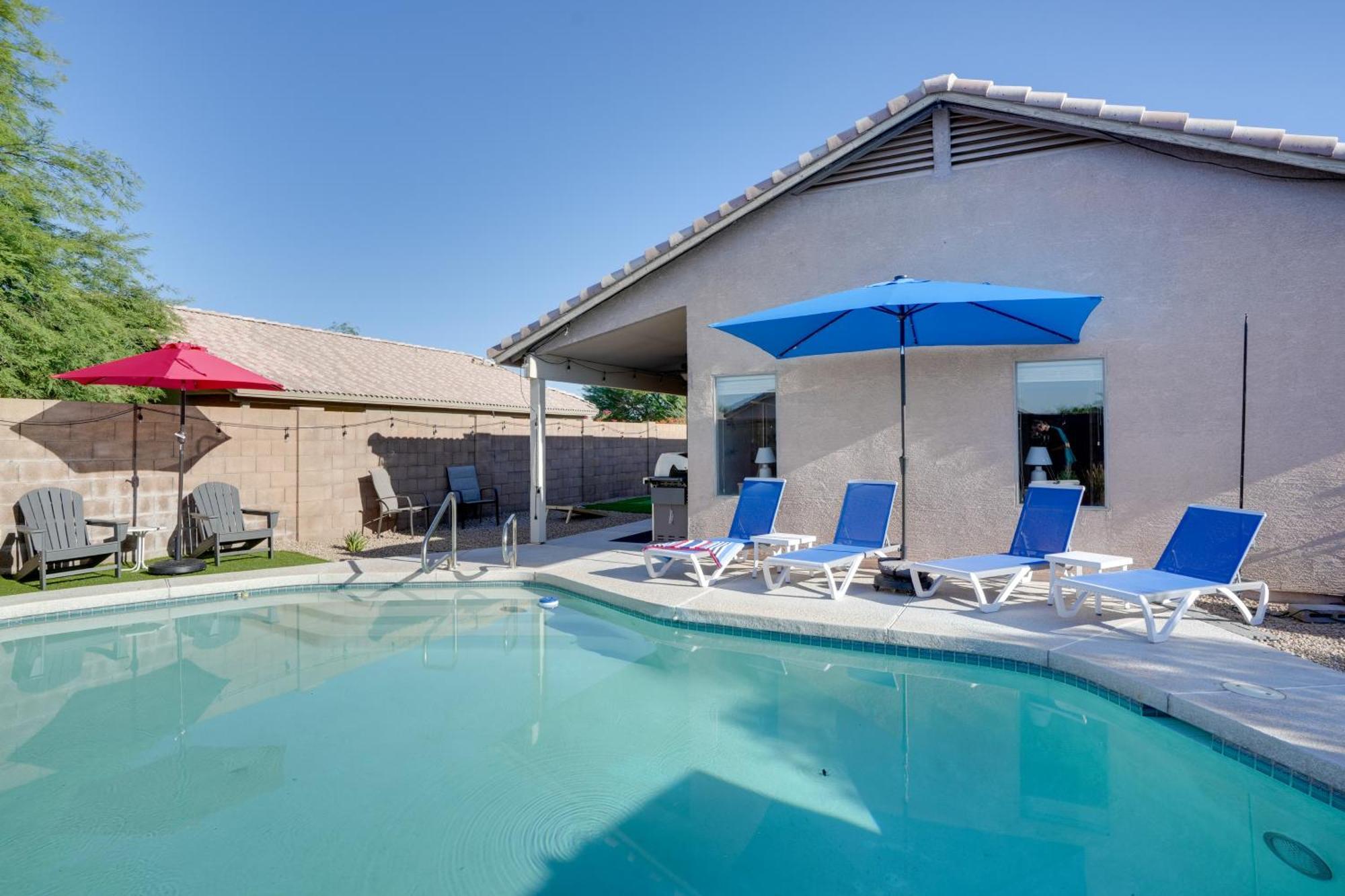 Sunny Surprise Getaway With Private Yard And Pool Villa Luaran gambar